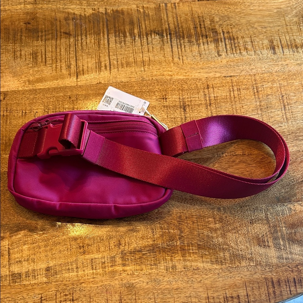 Lululemon Everywhere Belt Bag 1L Wild Berry - Picture 7 of 9